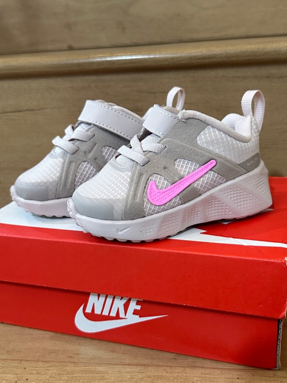 Nike Metro Tek Toddler Light Gray Pink Swoosh Athletic Sneakers - Size 4